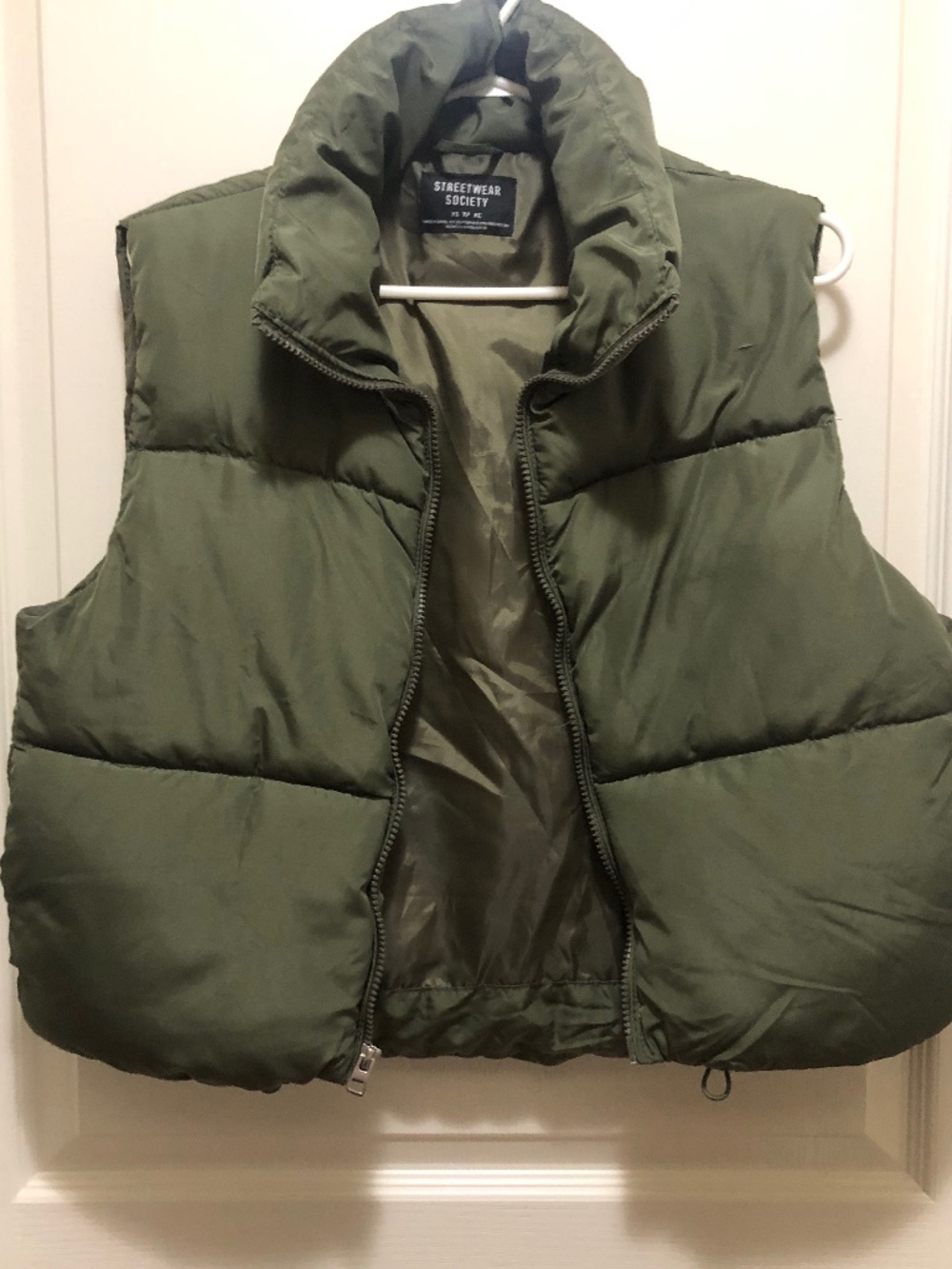 XS puffer vest olive green with zip and adjustable toggles